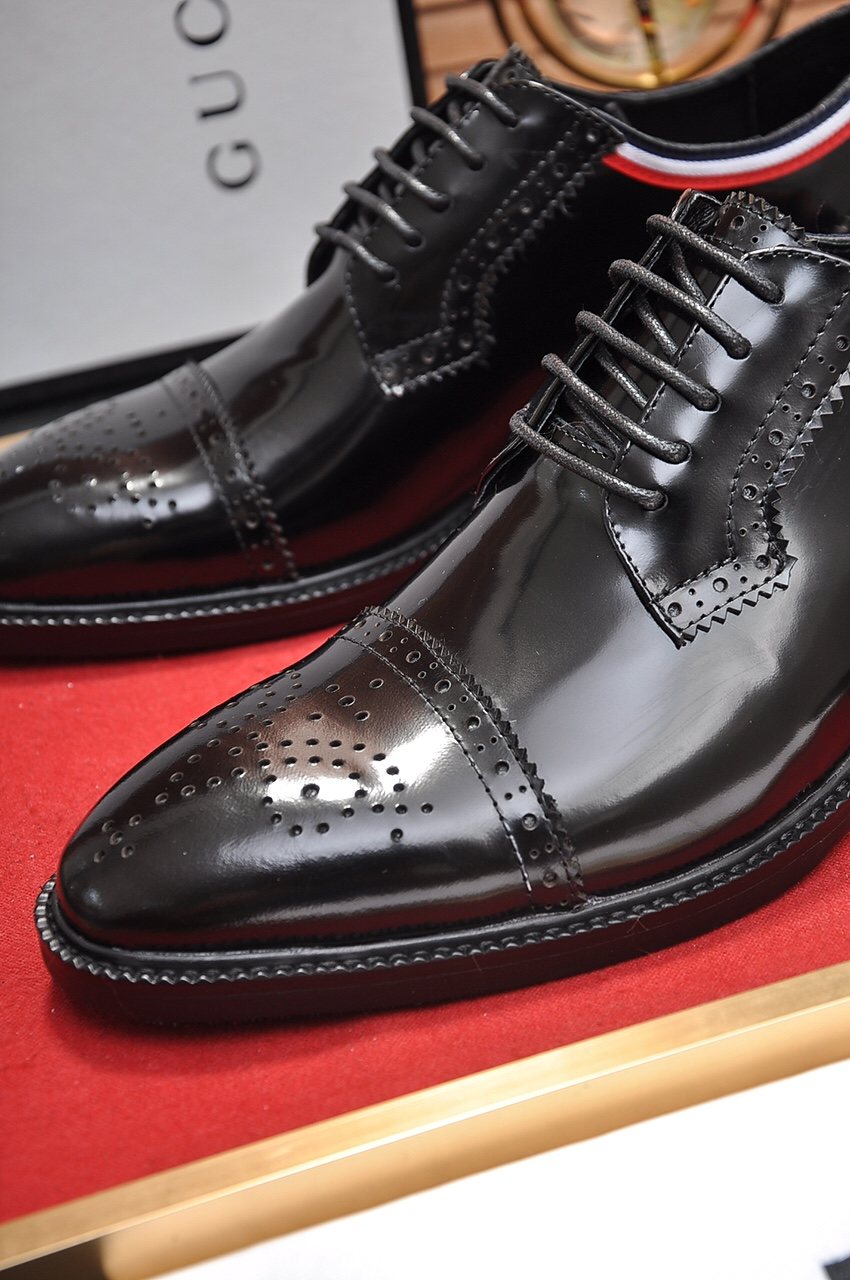 Gucci Black Burgundy Trim Lace-Up Dress Shoes — detail