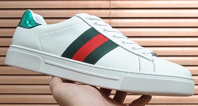 Gucci Striped Low-Top Sneakers — hero